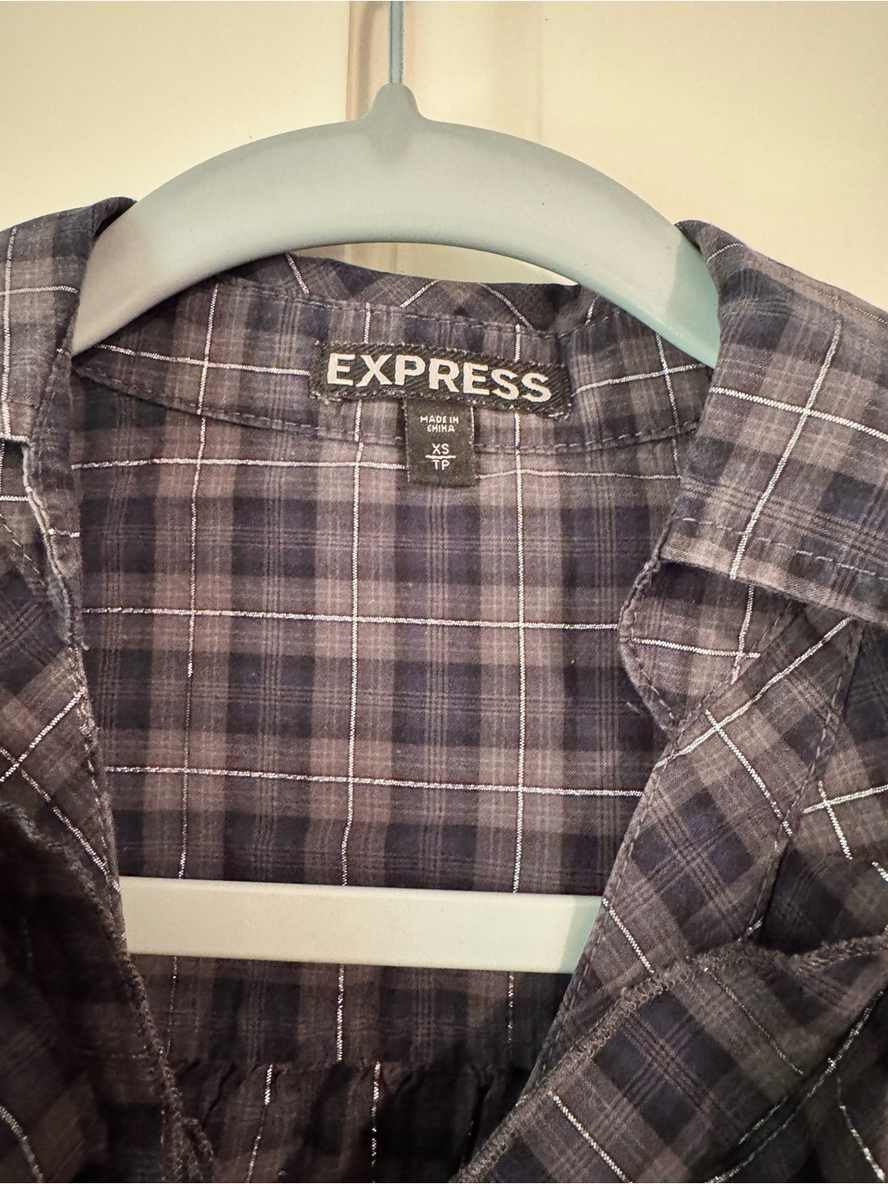 Express Women's Plaid Button-Down Shirt - Navy & Gray - Picture 5 of 6
